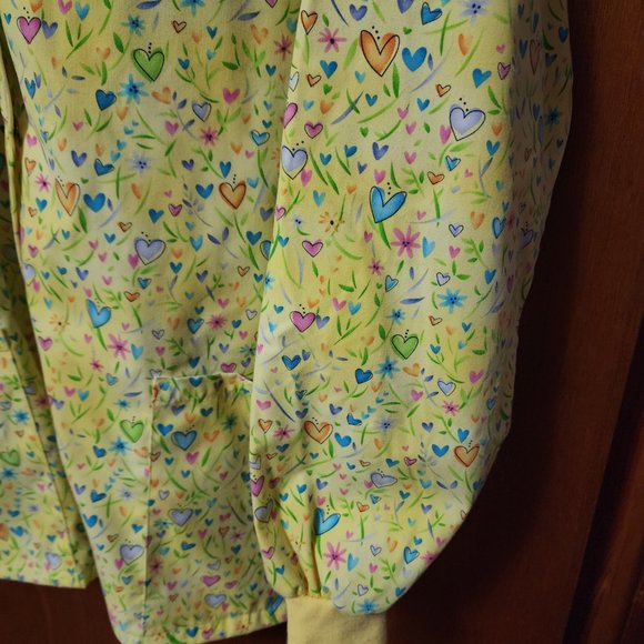 Women's Medium Scrub H.Q. Yellow Heart Print Long Sleeve Scrub Top - Picture 6 of 13